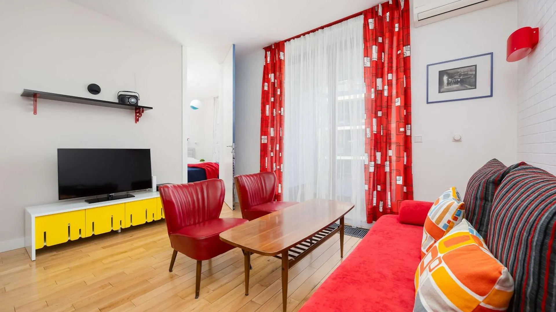 Leszczynska American Retro Apartment With Balcony Warsaw'S Powisle By Noclegi Renters Warsaw